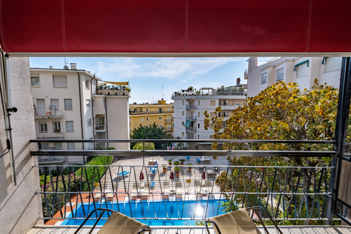 Camera Doppia balcone vista piscina