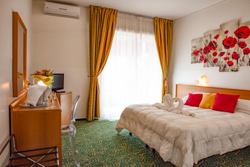 Balcony Double Room/Double room with single beds
